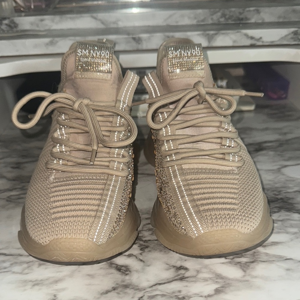 Steve Madden Maxima - Picture 2 of 3